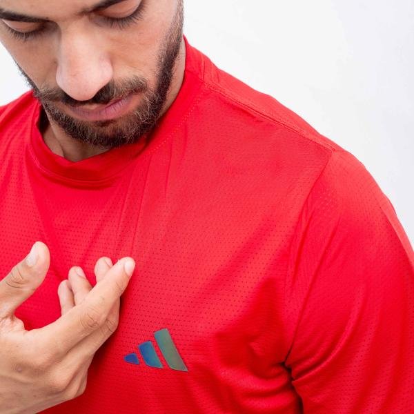 طقم تيشرت مع شورت رياضي للرجال