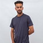 طقم تيشرت مع شورت رياضي للرجال