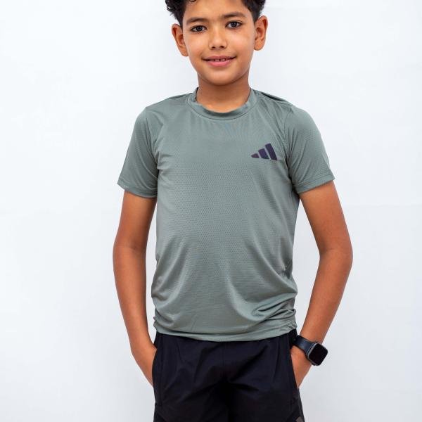 طقم تيشرت مع شورت رياضي للرجال والاطفال