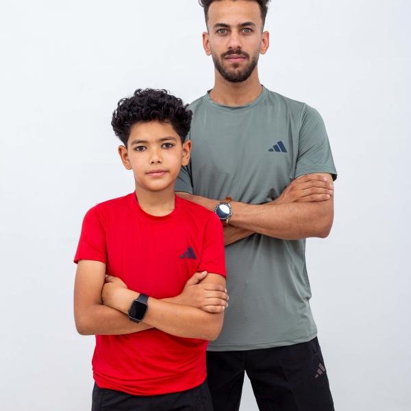 طقم تيشرت مع شورت رياضي للرجال