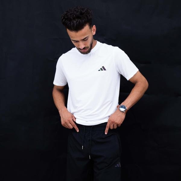 طقم تيشرت مع شورت رياضي للرجال